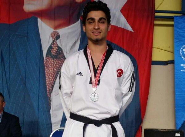 Öğrencimiz Berkay Caner ÖZDEMİR Taekwondo Türkiye Grup Müsabakasında İkinci Olmuştur